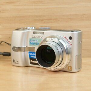 Panasonic Lumix DMC-TZ1 / 5MP Digital Camera / 10x Optical Zoom / Made in Japan
